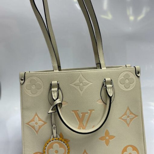 Женская кожаная сумка-шоппер  Louis Vuitton белая с рисунком 35/28/15 см - фото 6