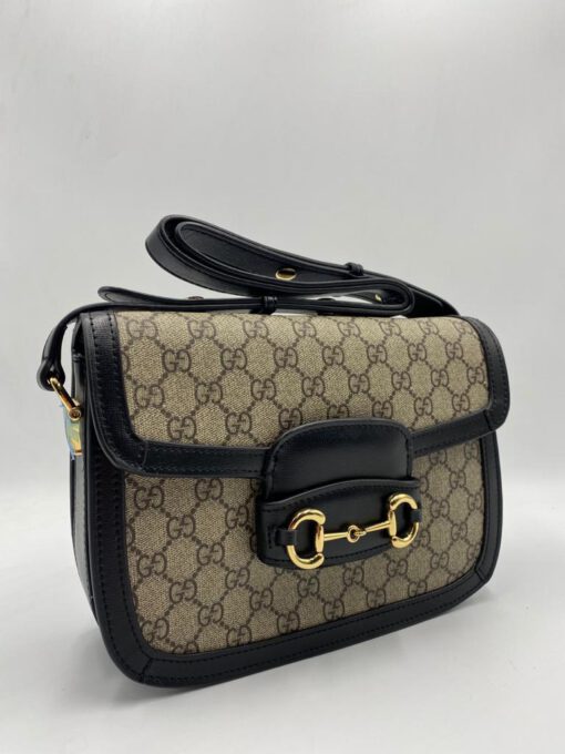 Женская сумка Gucci из канвы с черной окантовкой 26/18/8 см - фото 1
