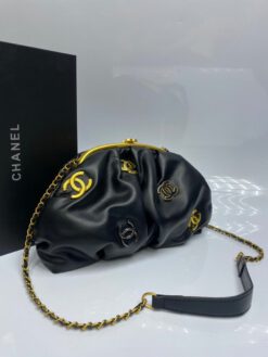 Женская кожаная сумка-ридикюль Chanel черная 30/20/8 см