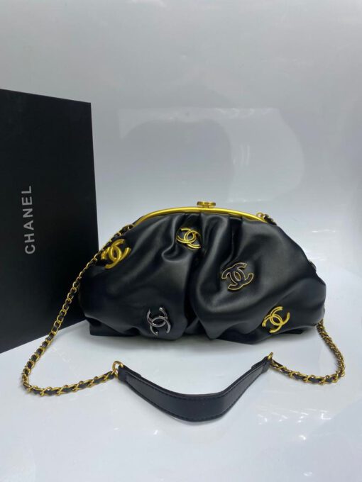 Женская кожаная сумка-ридикюль Chanel черная 30/20/8 см - фото 5