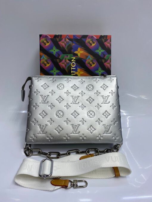 Женская сумка-клатч Louis Vuitton кожаная 26/20/6 см - фото 1