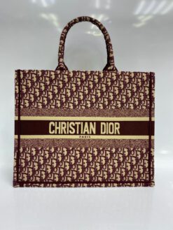 Женская сумка Dior из жаккардовой ткани коричневая 41/34/15 см