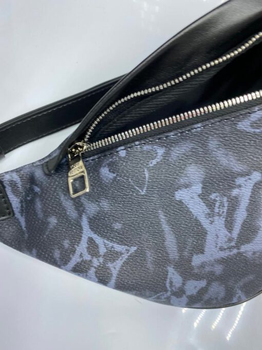 Поясная сумка Louis Vuitton из канвы Monogram черно-серая 46/19 - фото 5