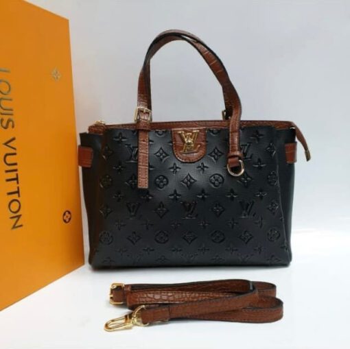 Женская сумка кожаная Louis Vuitton черная 30/25/13 см - фото 1