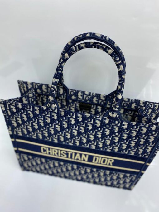 Женская сумка Dior из жаккардовой ткани синяя 41/34/15 см - фото 4