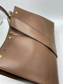 Женская кожаная сумка-тоут Fendi 78704 коричневая 42/32 см