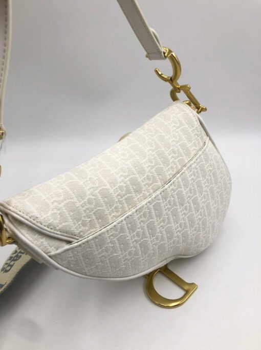 Женская кожаная сумка Christian Dior Saddle белая 25/22 см коллекция 2021 - фото 6