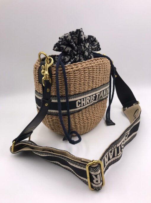 Женская сумка-корзина Dior из ротанга коричневая  24/19 см - фото 3