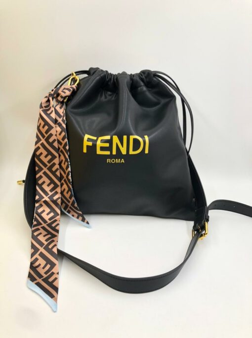 Женская кожаная сумка-мешок Fendi 76186 черная 36/37 см - фото 3