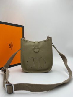 Женская кожаная сумка Hermes серая 18/18 см - фото 5