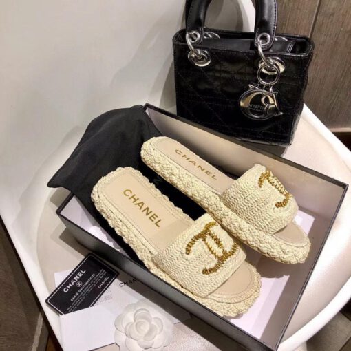 Шлепанцы женские Chanel белые премиум-люкс коллекция 2021-2022 - фото 5