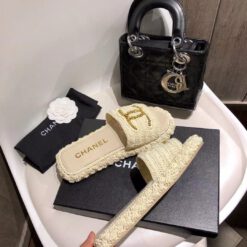 Шлепанцы женские Chanel белые премиум-люкс коллекция 2021-2022
