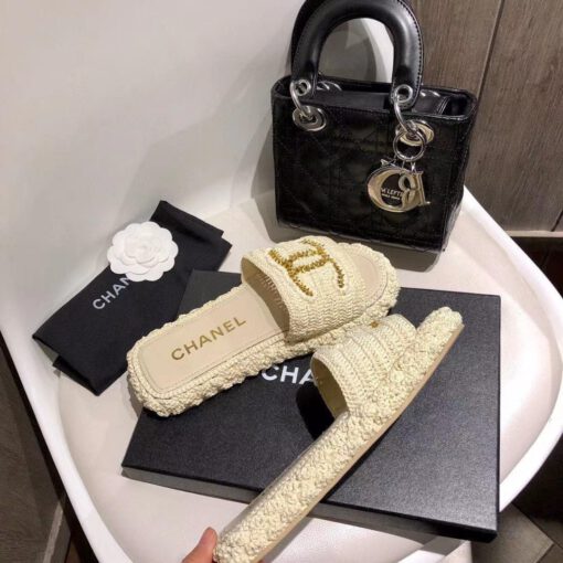Шлепанцы женские Chanel белые премиум-люкс коллекция 2021-2022 - фото 7