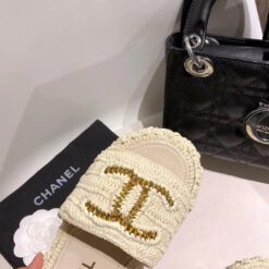 Шлепанцы женские Chanel белые премиум-люкс коллекция 2021-2022