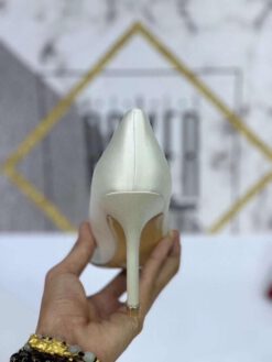 Атласные женские туфли Manolo Blahnik Hangisi 9.5 см каблук белые