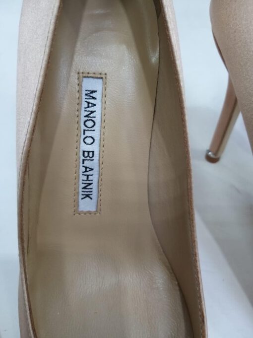Атласные женские туфли Manolo Blahnik Hangisi бежевые премиум-люкс коллекция 2021 - фото 5