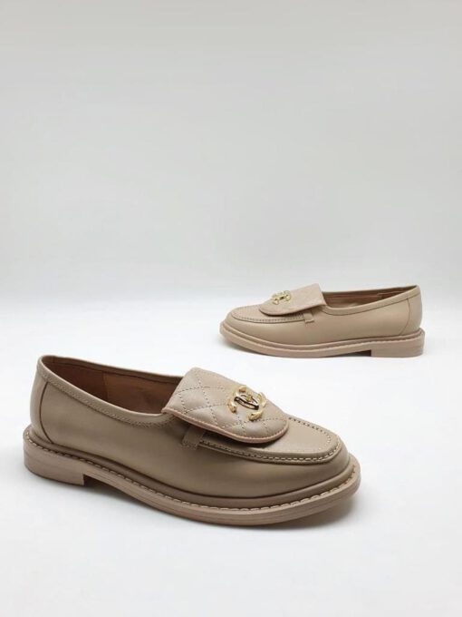 Туфли-лоферы Chanel кожаные H79136 бежевые - фото 1