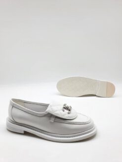 Туфли-лоферы Chanel кожаные H79152 белые