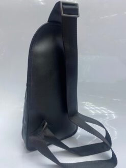 Кожаная сумка-слинг Bottega Veneta черная 26/18 коллекция 2021-2022