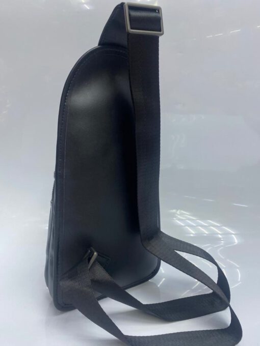 Кожаная сумка-слинг Bottega Veneta черная 26/18 коллекция 2021-2022 - фото 6