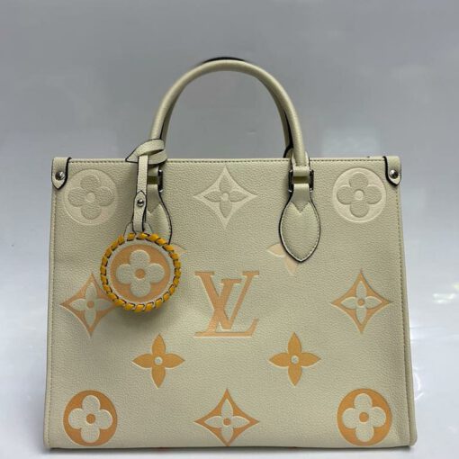 Женская кожаная сумка-шоппер  Louis Vuitton белая с рисунком 35/28/15 см - фото 1