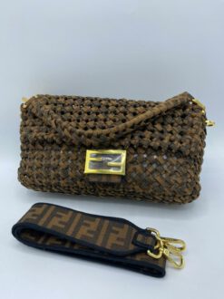 Женская плетеная сумка Fendi коричневая 28/15 см коллекция 2021-2022