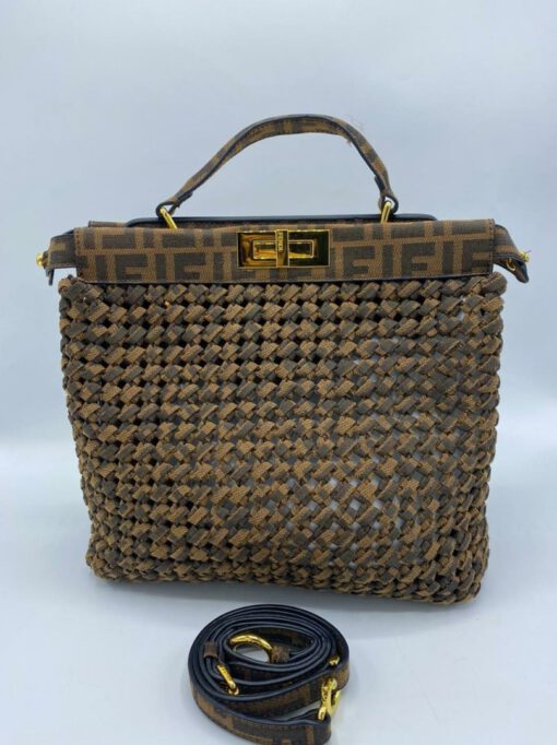 Женская плетеная сумка Fendi 78226 коричневая 30/27 см - фото 1
