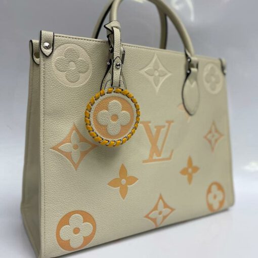 Женская кожаная сумка-шоппер  Louis Vuitton белая с рисунком 35/28/15 см - фото 5