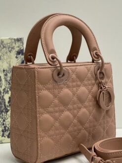 Женская кожаная сумка Dior бежевая 20/18/9 см - фото 3