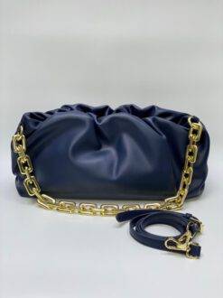 Женская кожаная сумка-«пельмень» Bottega Veneta синяя 35/20 см
