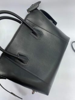 Женская кожаная сумка Givenchy черная 31/25/7 см