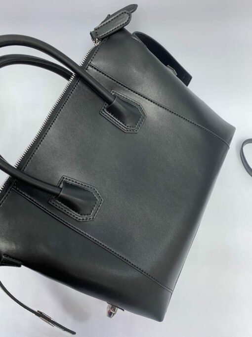 Женская кожаная сумка Givenchy черная 31/25/7 см - фото 4