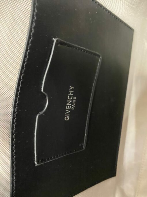 Женская кожаная сумка Givenchy черная 31/25/7 см - фото 5