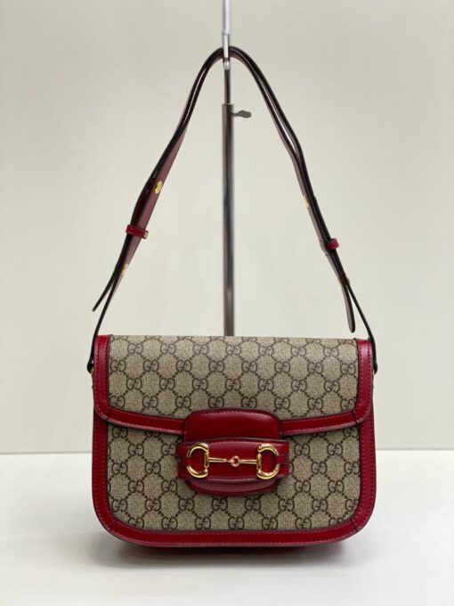 Женская сумка Gucci из канвы с красной окантовкой 26/18/8 см - фото 1