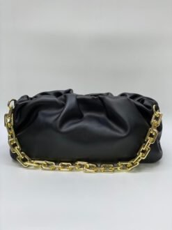 Женская кожаная сумка-"пельмень" Bottega Veneta черная 35/20 см