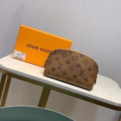 Косметичка Louis Vuitton коричнево-бежевая с рисунком-монограммой 17/12 см - фото 4