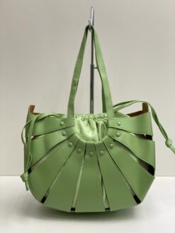 Женская кожаная сумка Bottega Veneta светло-зеленая 39/24/10 см