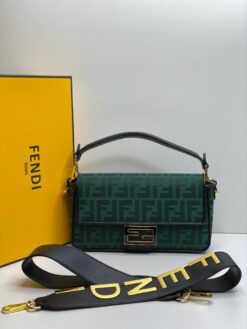 Женская сумка-клатч Fendi 87200 зелёная с рисунком-монограммой 26/14/6 см