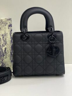 Женская кожаная сумка Dior черная 20/18/9 см - фото 5