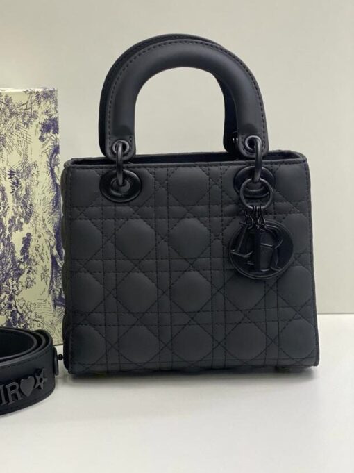 Женская кожаная сумка Dior черная 20/18/9 см - фото 1