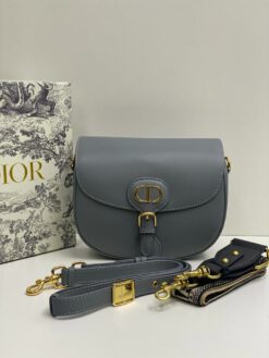 Женская кожаная сумка-клатч Dior серая 23/17/7 см коллекция 2021-2022