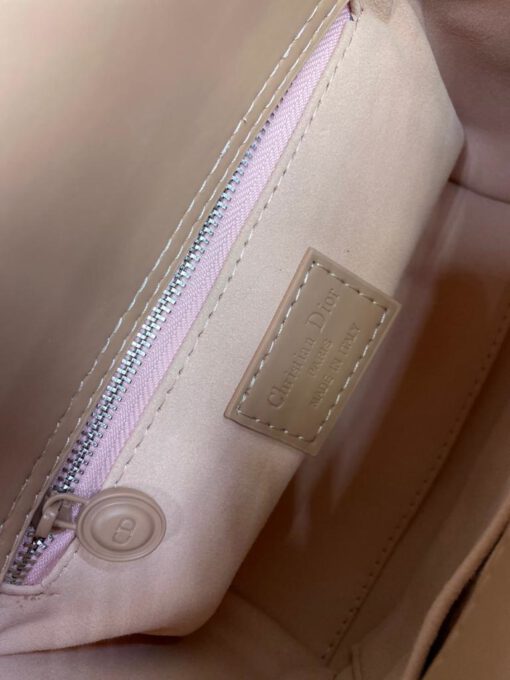 Женская кожаная сумка Dior бежевая 20/18/9 см - фото 3