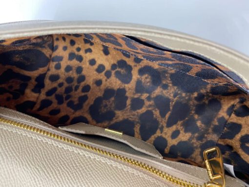 Женская кожаная сумка Dolce & Gabbana цвета хаки 25/17/13 см - фото 2