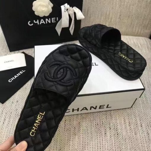 Шлёпанцы женские кожаные Chanel чёрные со стёжкой коллекция 2021-2022 - фото 4