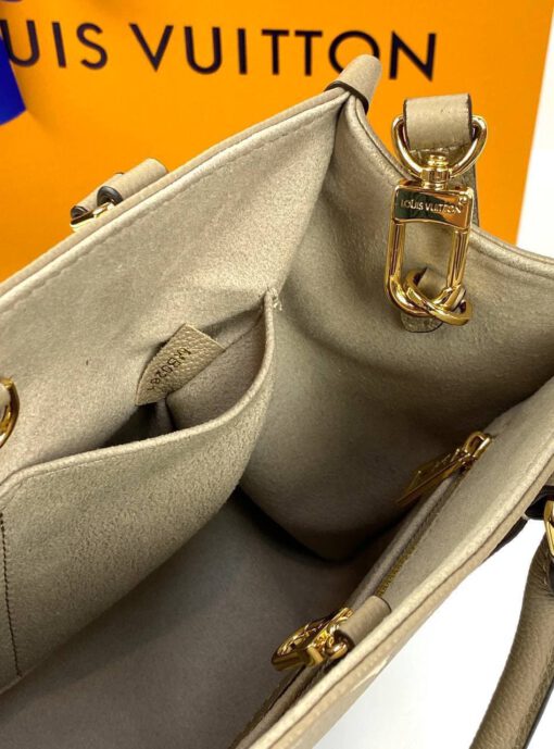 Женская сумка Louis Vuitton Onthego PM 25/19/11 бежевая с рисунком премиум-люкс - фото 2