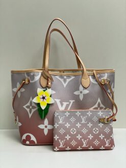 Женская сумка-тоут Louis Vuitton серая с фирменным рисунком 32/28/15 см