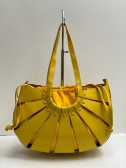 Женская кожаная сумка Bottega Veneta желтая 39/24/10 см