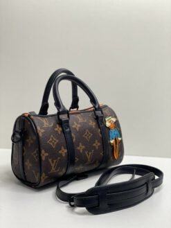 Женская сумка Louis Vuitton из канвы Monogram коричневая 20/13/9 см - фото 7