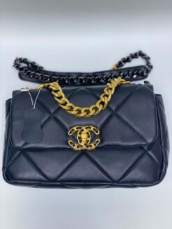 Женская кожаная сумка Chanel со стёжкой ромбами чёрная 26/15 см