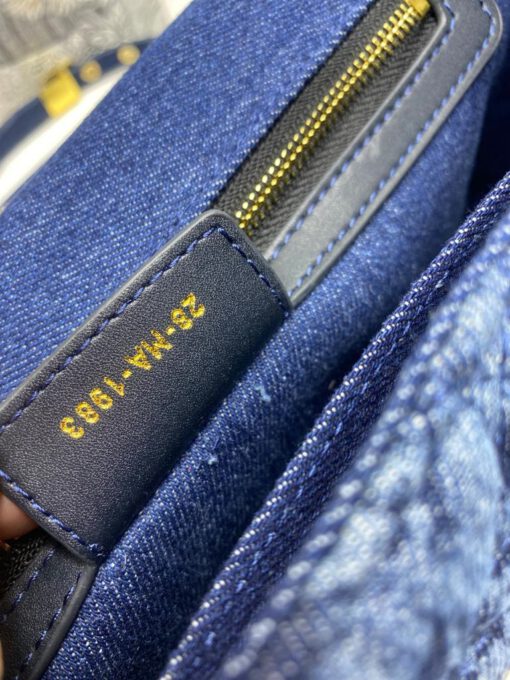 Женская тканевая сумка Dior синяя с цветочным рисунком 28/15/9 см - фото 5